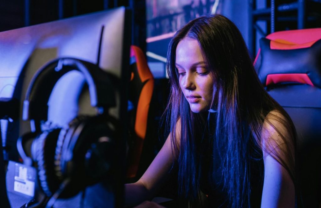 PC או קונסולה? הקרב על ה-FPS והיתרון התחרותי בפורטנייט